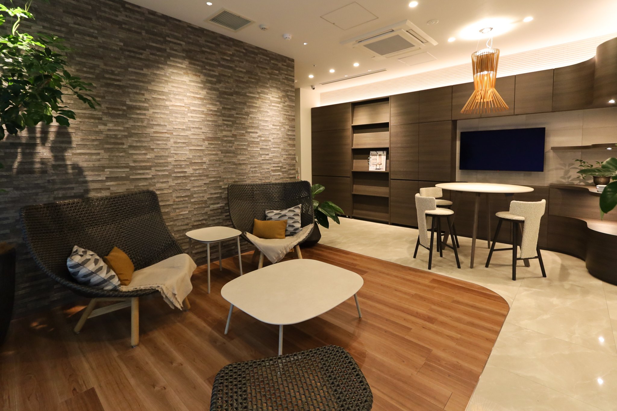 「オフィスの応接室や会議室などの共有スペースは、オーダー家具で個性を出す」