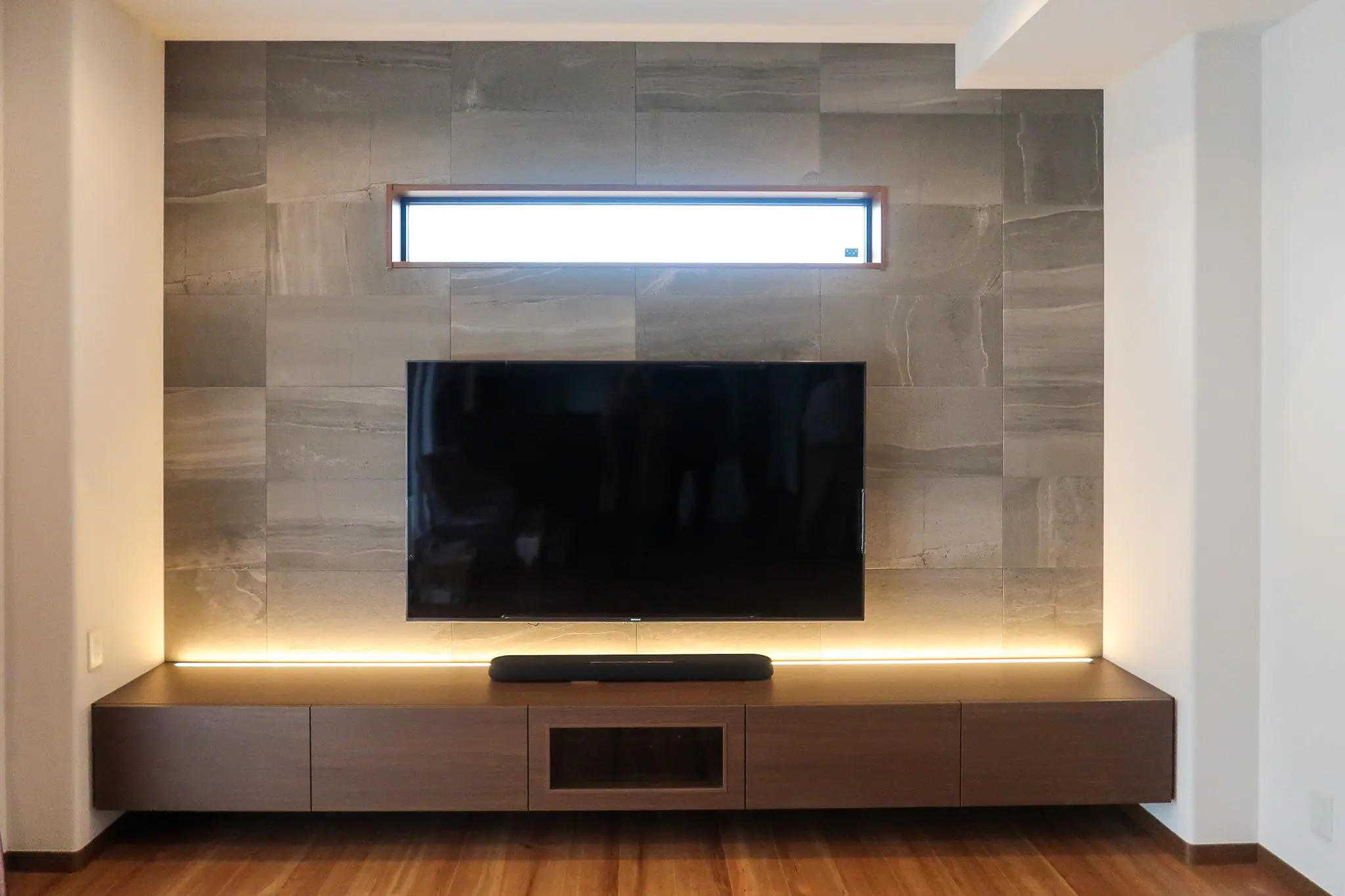 「オーダーメイドのテレビボード｜費用相場・施工期間と事例を紹介！」